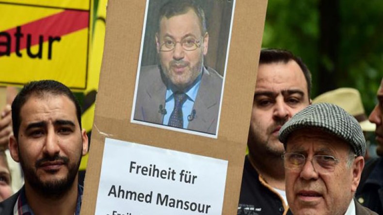 ألمانيا تواصل احتجاز “منصور” وسط إدانة عالمية