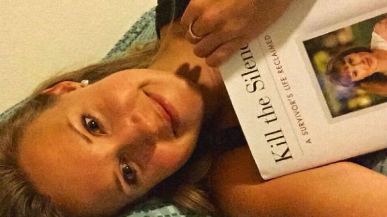 سامحت أحد مغتصبيها وألفت كتاب “اقتل الصمت”