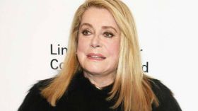 هذه الممثلة تدافع عن حق الرجل في “قليل من التحرش” بالمرأة!