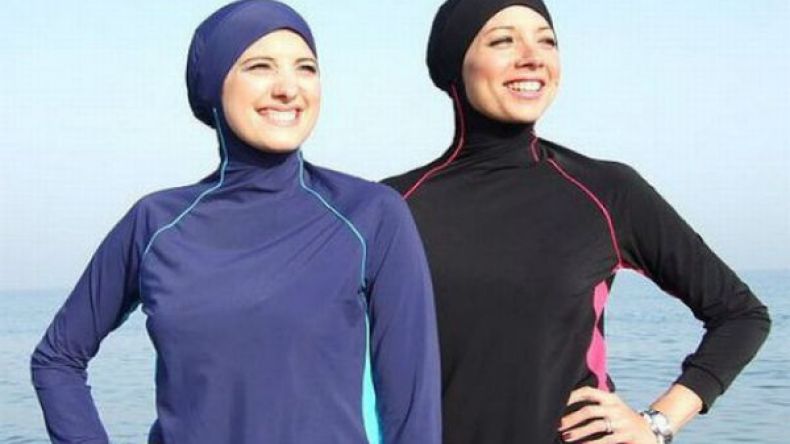 وزير الداخلية الإيطالي يستبعد حظر البوركيني