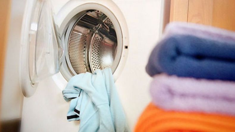 خطأ تقترفه غالبية النساء عند الغسيل!