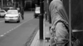 خطيبي له علاقات نسائية سرية.. هل أتركه؟