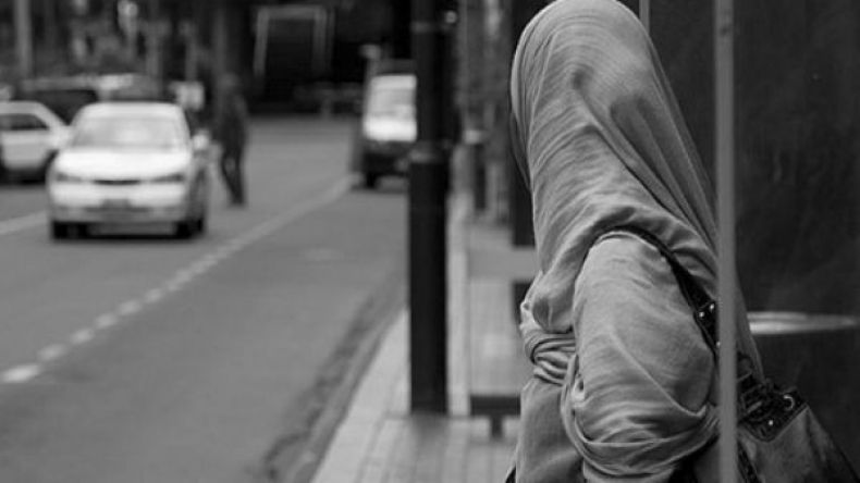 خطيبي له علاقات نسائية سرية.. هل أتركه؟