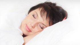 النوم بدون ملابس يؤثر على خصوبة الرجال ويحمي من السكري!