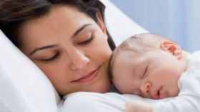 هل يميز الرضيع أمه من رائحتها؟