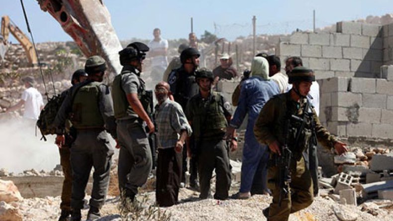 الاحتلال الإسرائيلي يهدم ممتلكات فلسطينية قرب نابلس