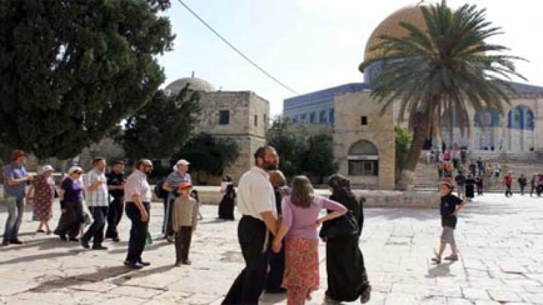 مستوطنون إسرائيليون يقتحمون المسجد الأقصى