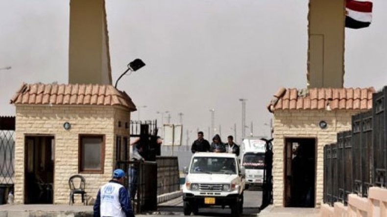 مصر تنصح مواطنيها بعدم السفر إلى ليبيا برا