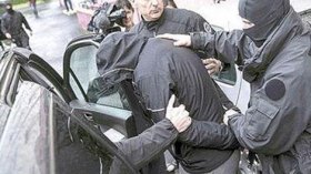 اعتقال 8 أشخاص بفرنسا يشتبه في تجنيدهم جهاديين للقتال في سوريا