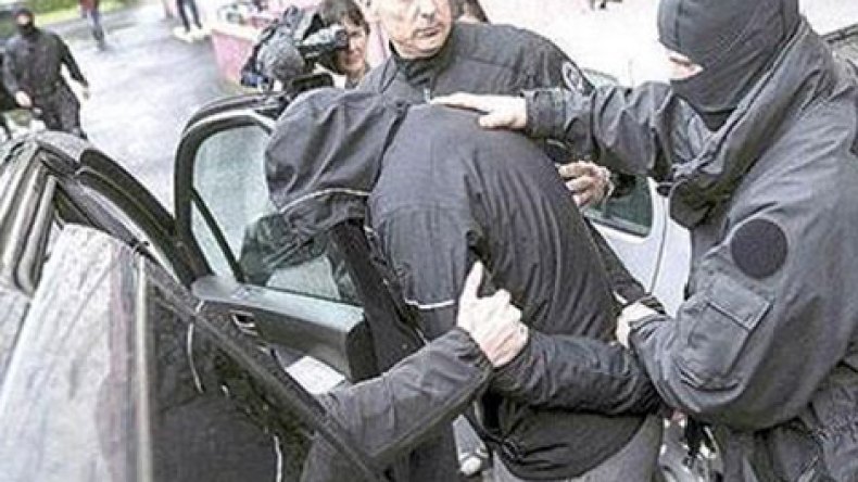 اعتقال 8 أشخاص بفرنسا يشتبه في تجنيدهم جهاديين للقتال في سوريا