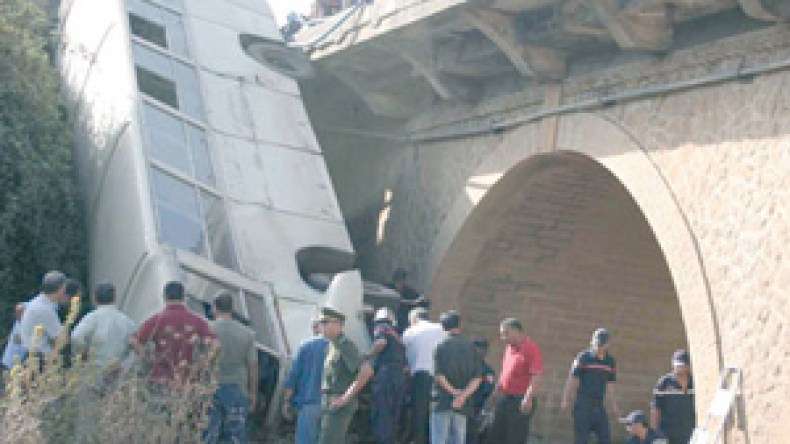 7 قتلى و20 جريحا بين الحياة والموت في مجزرة على طريق غليزان