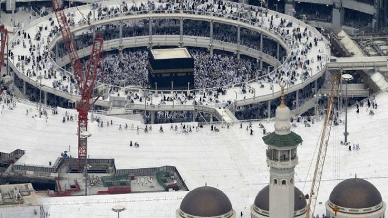 انهيار جزء من جبل بمكة على أحد المباني التي يقطنها حجاج آسياويون