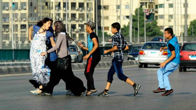 إليك رد الفعل الأنسب عند التعرُّض للتحرُّش في الأماكن العامة؟