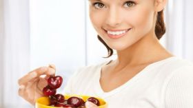 نصائح وأقنعة لبشرة نضرة وشفاه حمراء مثل الكرز