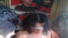 تعرية فلسطينيين وتصويرهم تحت صورة نصرالله والأسد!