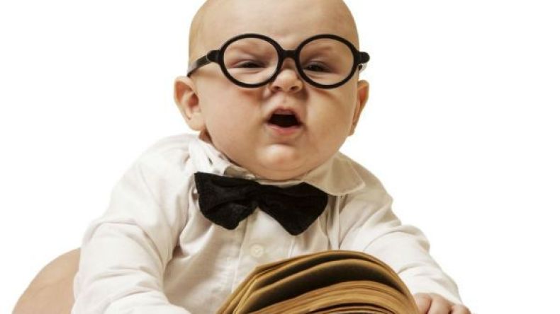 من هذه العلامات تعرفين ذكاء مولودك؟!