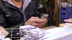 صاحب “الفليكسي” يتصل: أريد أن أكلم زوجتك!