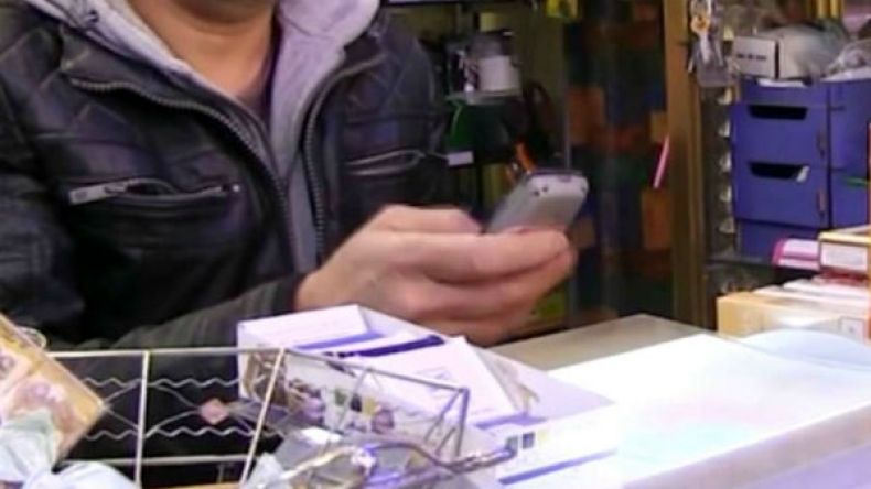 صاحب “الفليكسي” يتصل: أريد أن أكلم زوجتك!