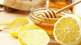 قناع العسل والليمون لشد البشرة