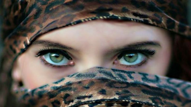 العيون التي تاه في عميق بحارها المبدعون