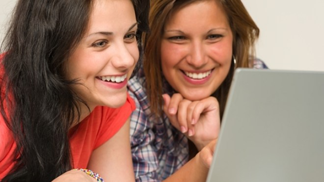 أمهات ناجحات بتقدير مشرّف.. ومنهن أمّيات!