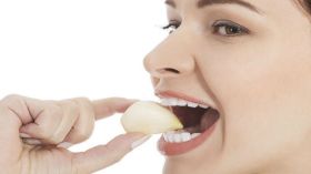 هذا ما يحدث لجسدك إذا تناولت الثوم يوميا على الريق؟