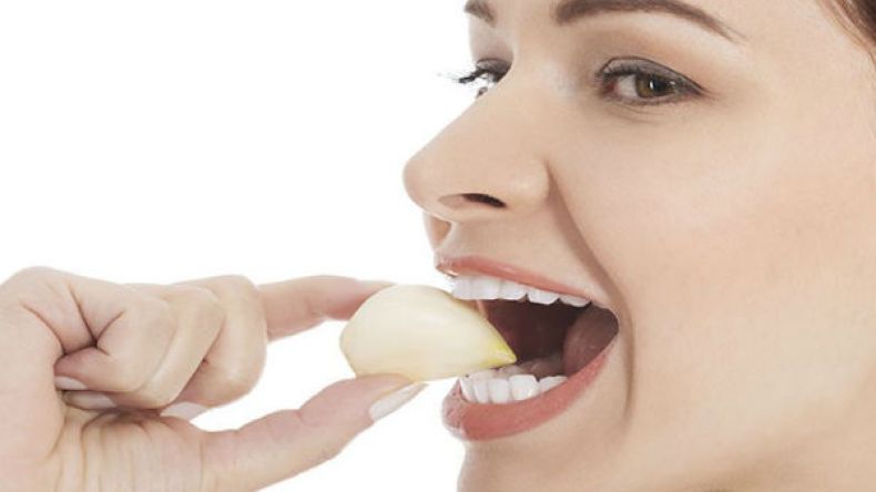 هذا ما يحدث لجسدك إذا تناولت الثوم يوميا على الريق؟