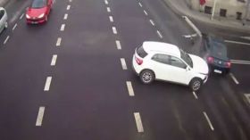 نجاة امرأة بمعجزة من حادث مروّع!