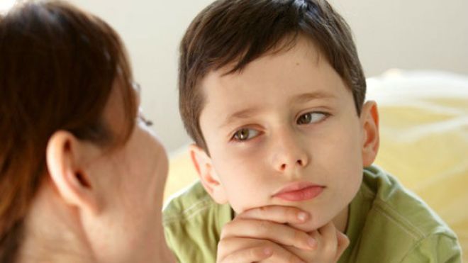 زوجي وأمه يكادون يخنقون طفلي