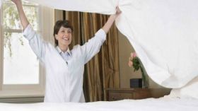 لهذا السبب عليك تغيير أغطية السرير أسبوعيا؟!