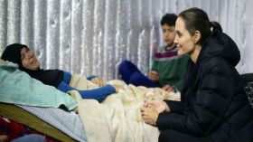 أنجلينا جولي تدعو العالم لمزيد من الاهتمام باللاجئين