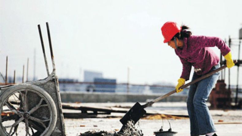 العمل الشاق والنوبات الليلية يهددان النساء بالعقم