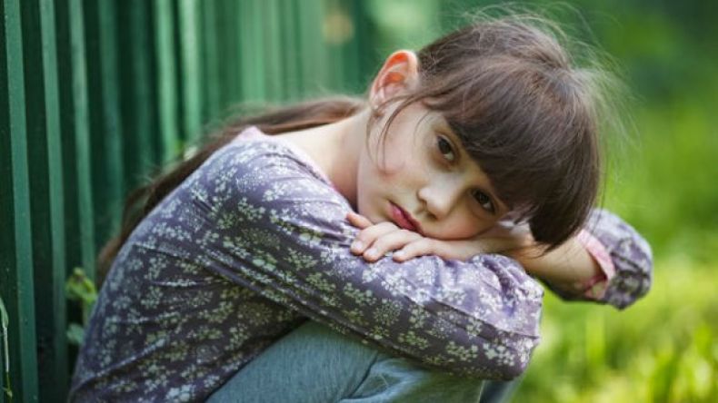 السلوك الانطوائي للطفل.. ما الحل؟!