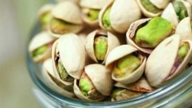 هذا ما يحدث للرجل إن أكل الفستق يومياً!