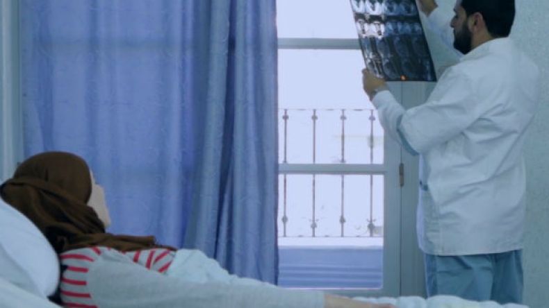 شابتان تقاومان المرض العضال بمشاهدة الصور من النافذة!