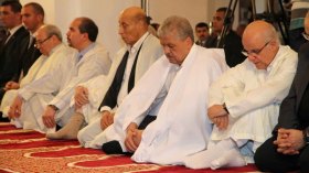 “سلال” يؤدي صلاة عيد الفطر في الجامع الكبير