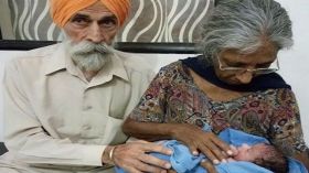 هندية تنجب مولودها الأول وهي في السبعين من عمرها!