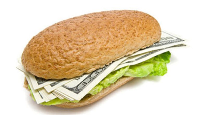 مصر: محاولة تهريب 227 ألف دولار ملفوفة بسندويتشات