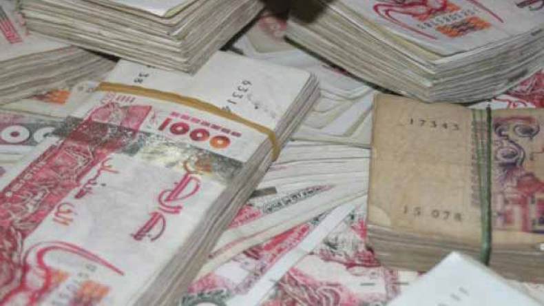 موظف بشركة خاصّة يسرق 70 مليون سنتيم في العاصمة