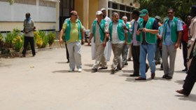 الشروع في توزيع هدية الشعب الجزائري على جوعى الصومال