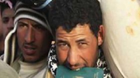 مصريون يعتصمون أمام قنصلية بلادهم في الرياض