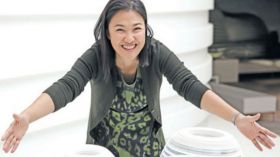 بهذه الطريقة جمعت أغنى امرأة في العالم ثروتها؟!