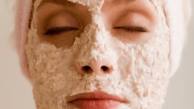 قناع النخالة والحليب لبياض الوجه