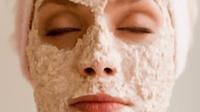 قناع النخالة والحليب لبياض الوجه