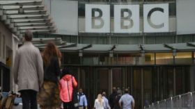 نساء في بي بي سي يتحدثن عن “تهديدات مبطنة”حول أجورهن