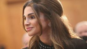 الملكة رانيا تزور ليسبوس اليونانية دعماً للاجئين