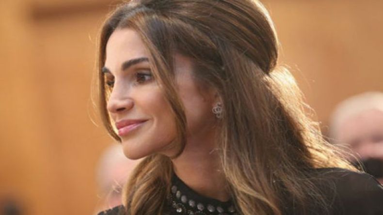 الملكة رانيا تزور ليسبوس اليونانية دعماً للاجئين