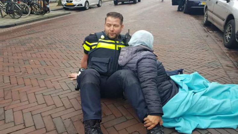 هذا ما فعله شرطي هولندي مع امرأة محجبة؟!