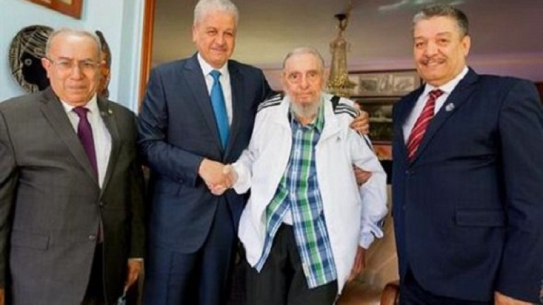 سلال يزور الزعيم التاريخي فيدال كاسترو