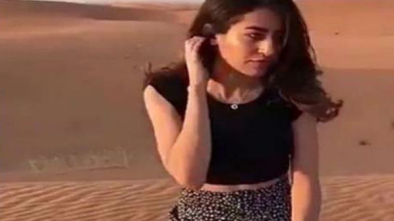 هكذا قلبت “المودل” خلود المملكة السعودية بتنورتها؟!